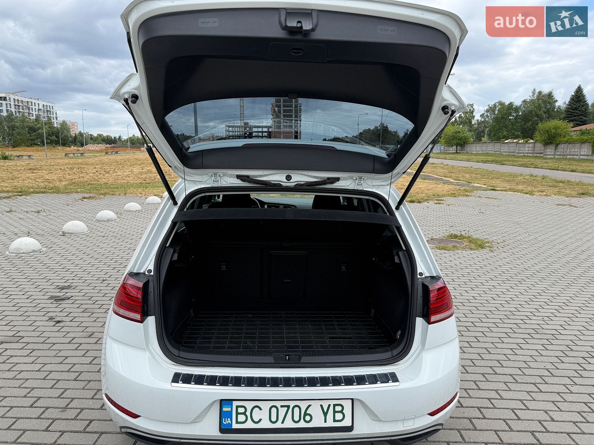 Volkswagen e-Golf 2019 VIN WVWKR7AU4KW919167 фото оголошення 9 з 13