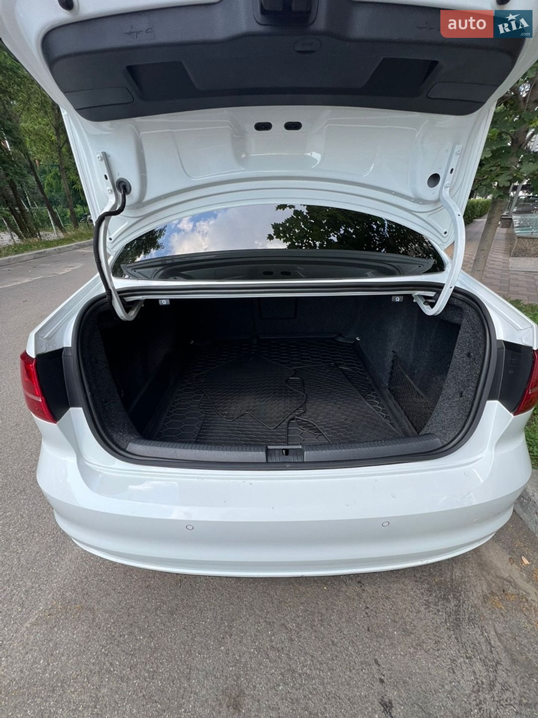 Volkswagen Jetta 2016 VIN WVWZZZ16ZGM008697 фото оголошення 8 з 17