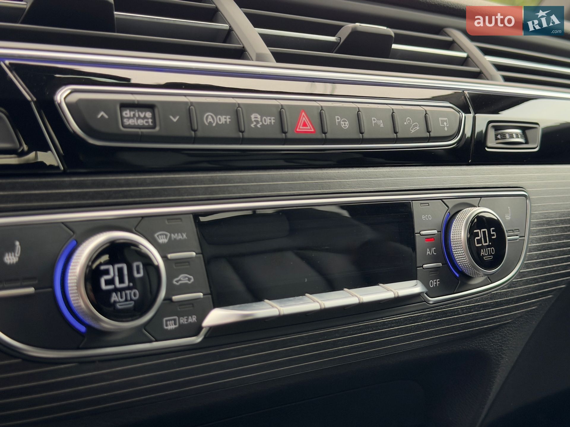 Audi Q7 2017 VIN WAUZZZ4M1HD053127 фото оголошення 33 з 78