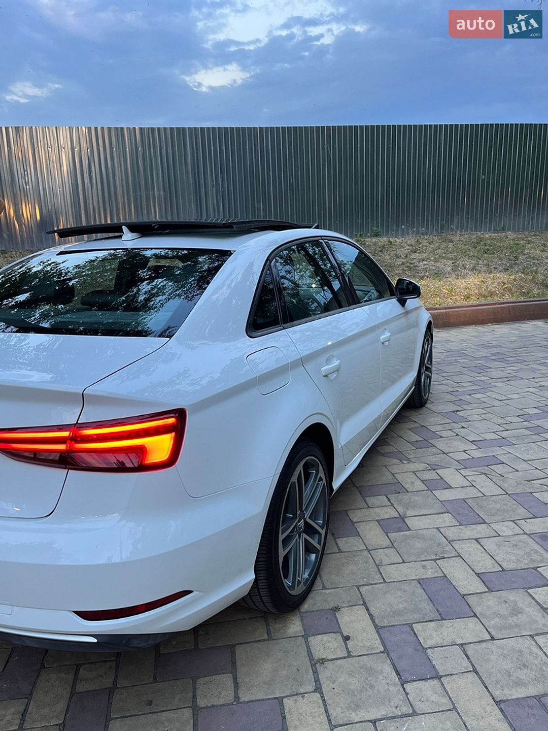Audi A3 2017 VIN WAUAUGFF7H1054282 фото оголошення 8 з 59