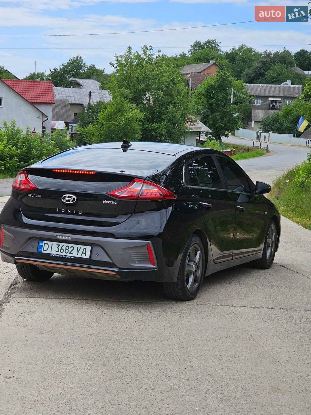 Hyundai Ioniq 2017 VIN KMHC851HFHU011955 фото оголошення 2 з 30