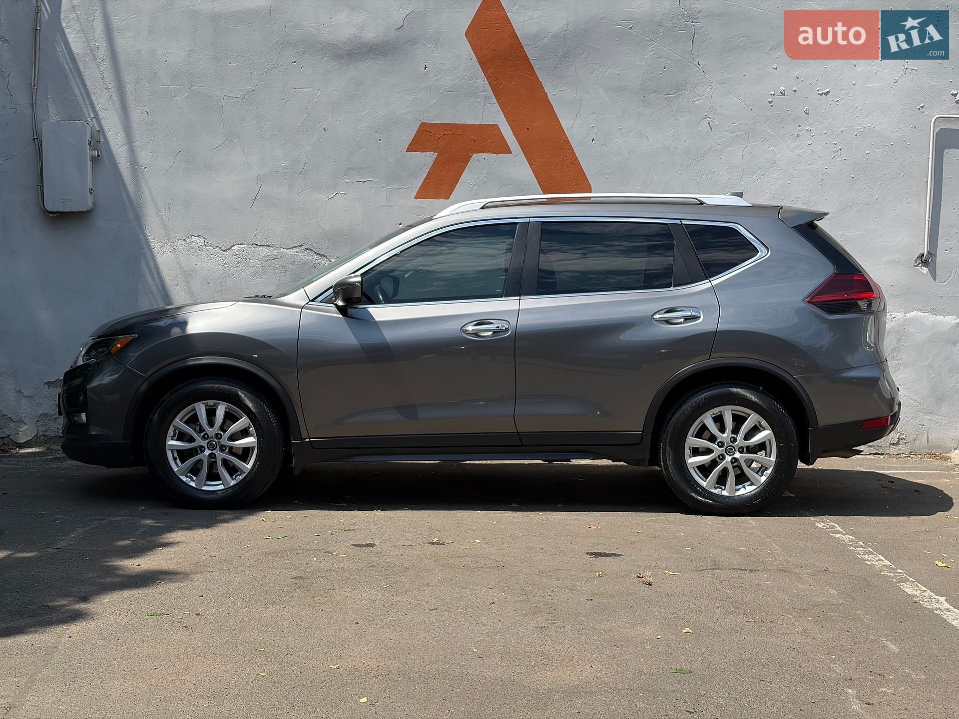 Nissan Rogue 2019 VIN KNMAT2MTXKP556001 фото оголошення 4 з 30