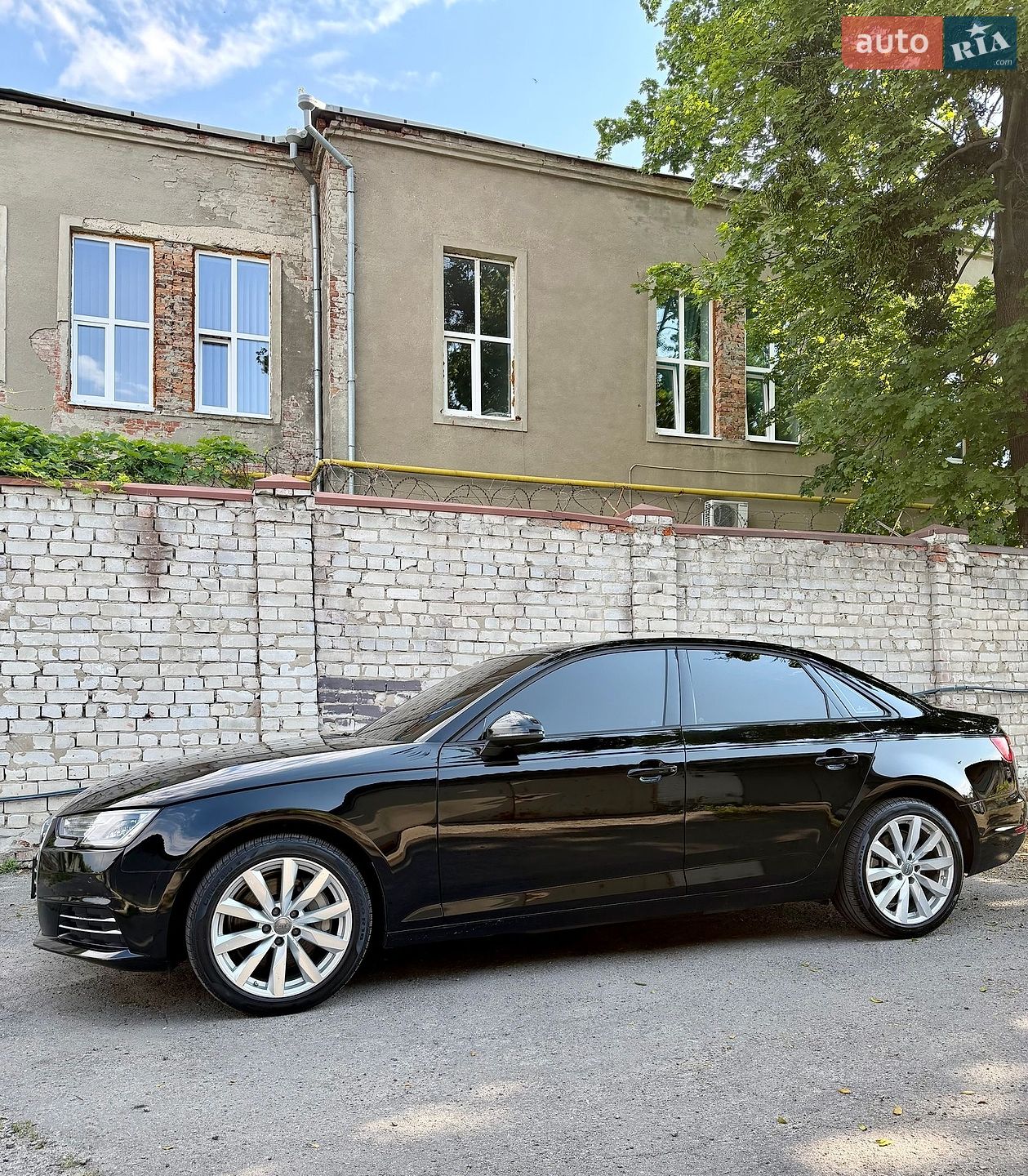 Audi A4 2015 VIN WAUANAF4XHN000475 фото оголошення 4 з 23