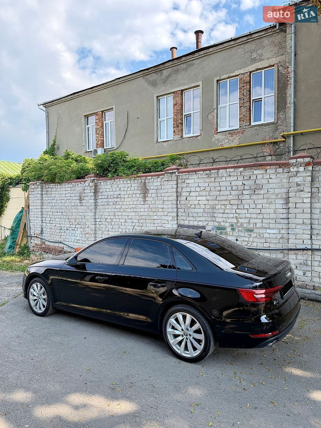 Audi A4 2015 VIN WAUANAF4XHN000475 фото оголошення 5 з 23