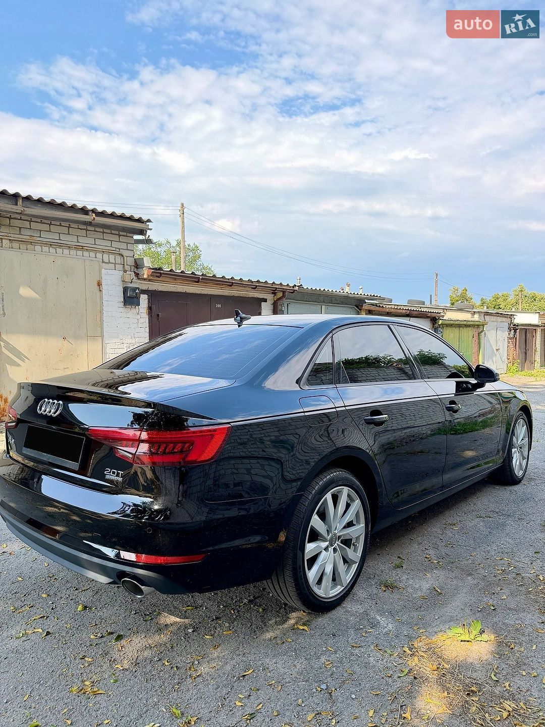 Audi A4 2015 VIN WAUANAF4XHN000475 фото оголошення 8 з 23