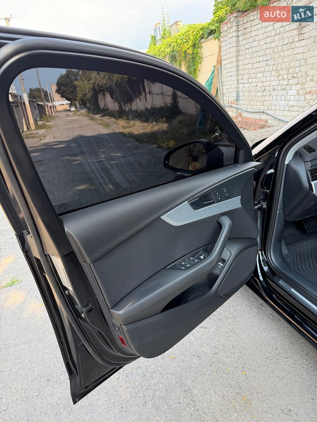 Audi A4 2015 VIN WAUANAF4XHN000475 фото оголошення 13 з 23