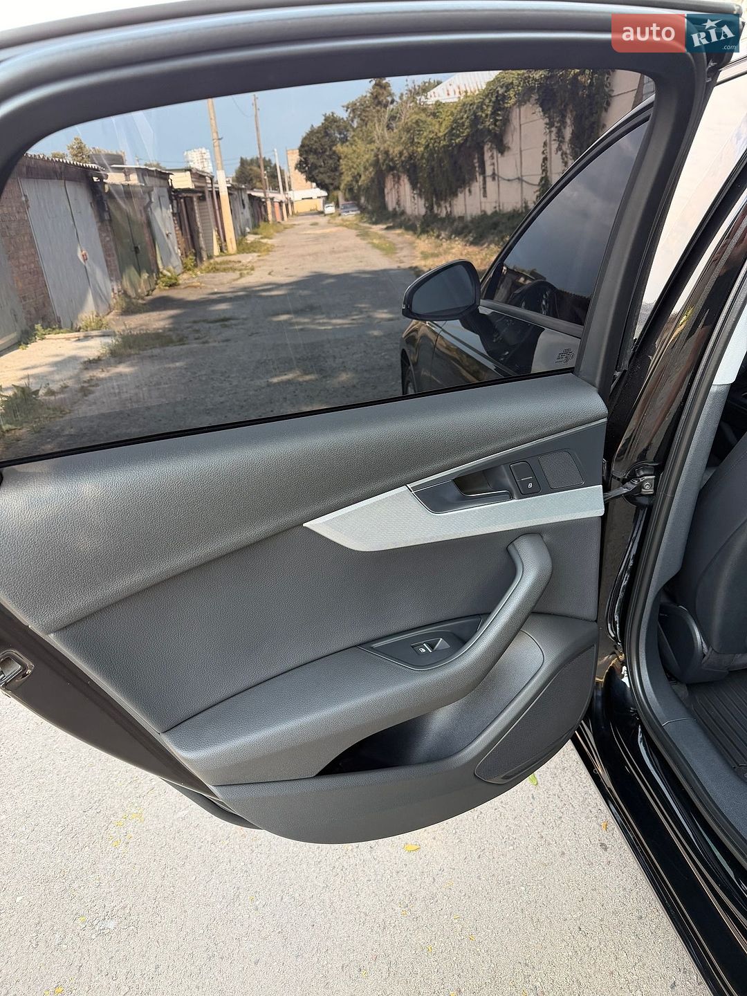 Audi A4 2015 VIN WAUANAF4XHN000475 фото оголошення 18 з 23