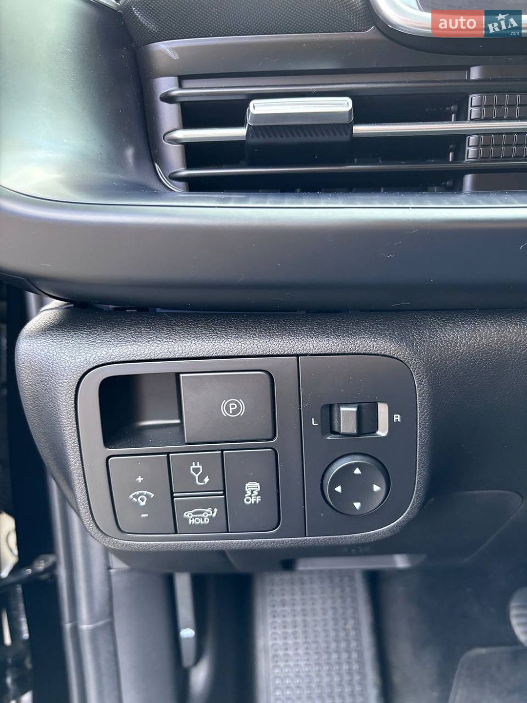 Hyundai Ioniq 6 2023 VIN KMHM34AC1PA019570 фото оголошення 33 з 57