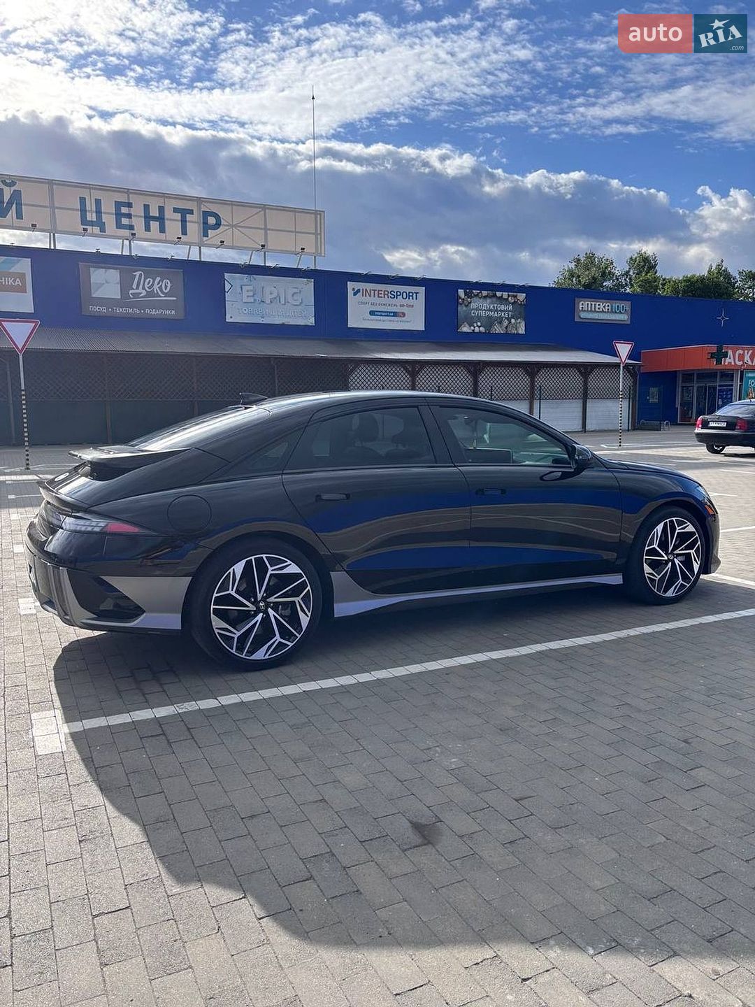 Hyundai Ioniq 6 2023 VIN KMHM34AC1PA019570 фото оголошення 16 з 57