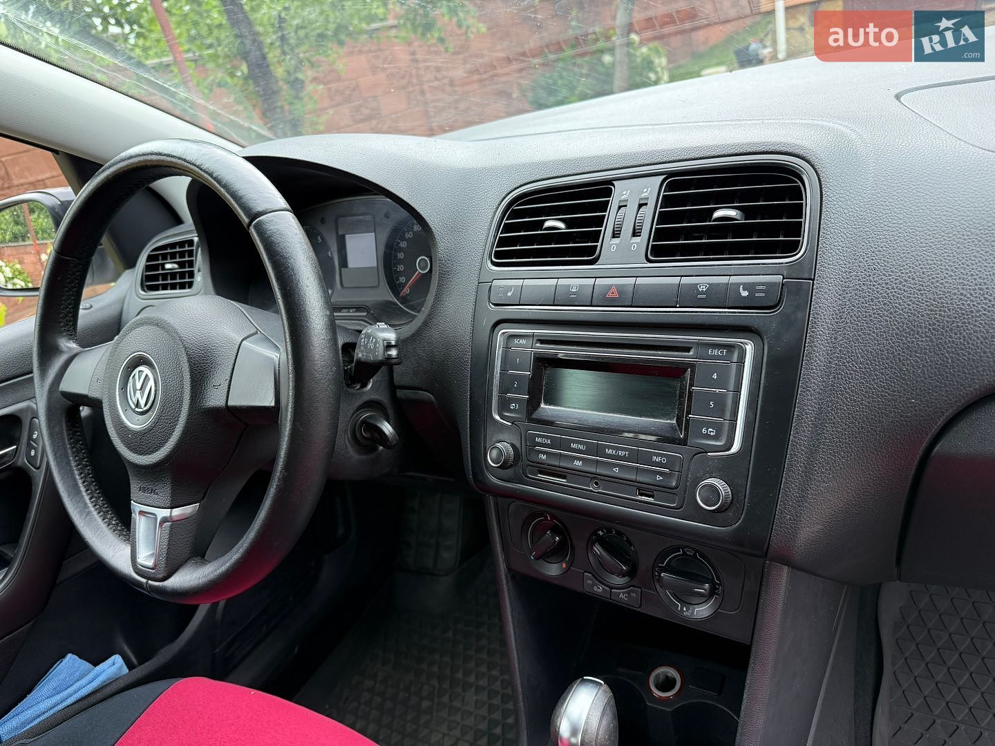 Volkswagen Polo 2013 VIN XW8ZZZ61ZDG061019 фото оголошення 26 з 31