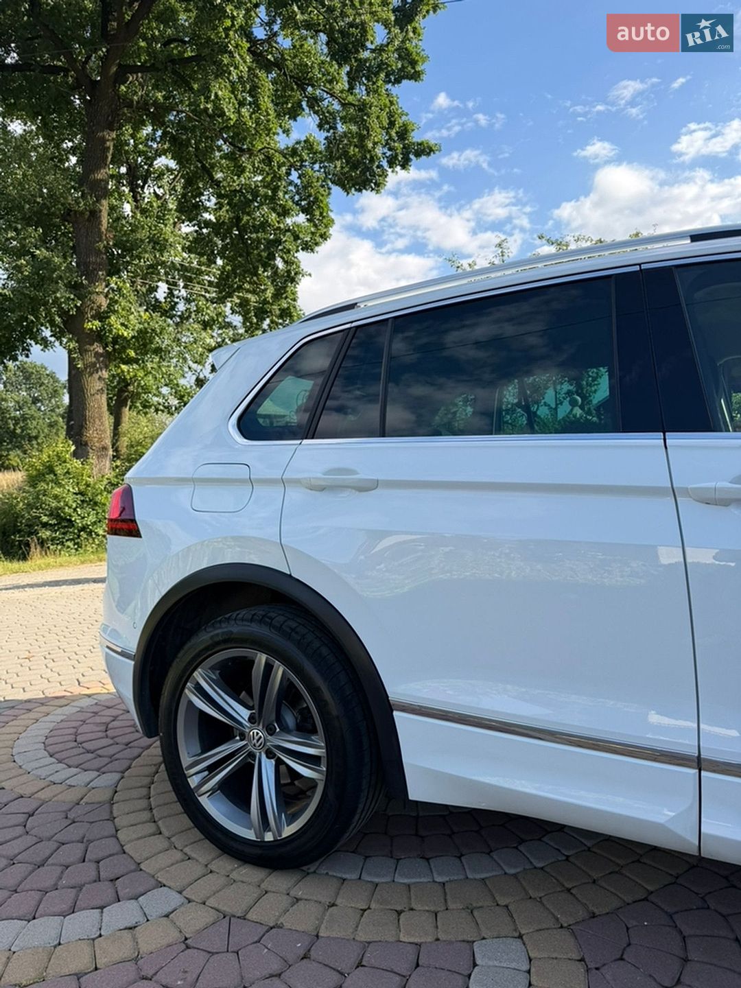 Volkswagen Tiguan 2019 VIN WVGZZZ5NZKW888620 фото оголошення 6 з 48