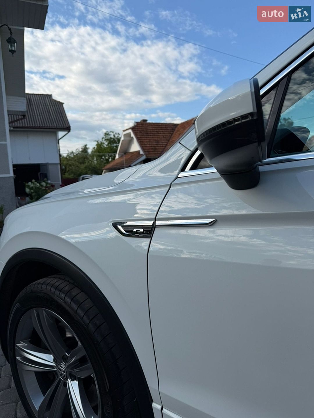 Volkswagen Tiguan 2019 VIN WVGZZZ5NZKW888620 фото оголошення 13 з 48