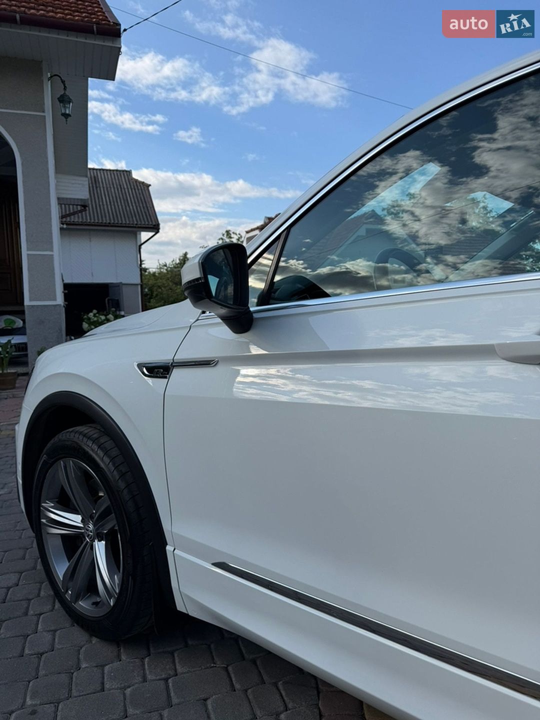 Volkswagen Tiguan 2019 VIN WVGZZZ5NZKW888620 фото оголошення 18 з 48