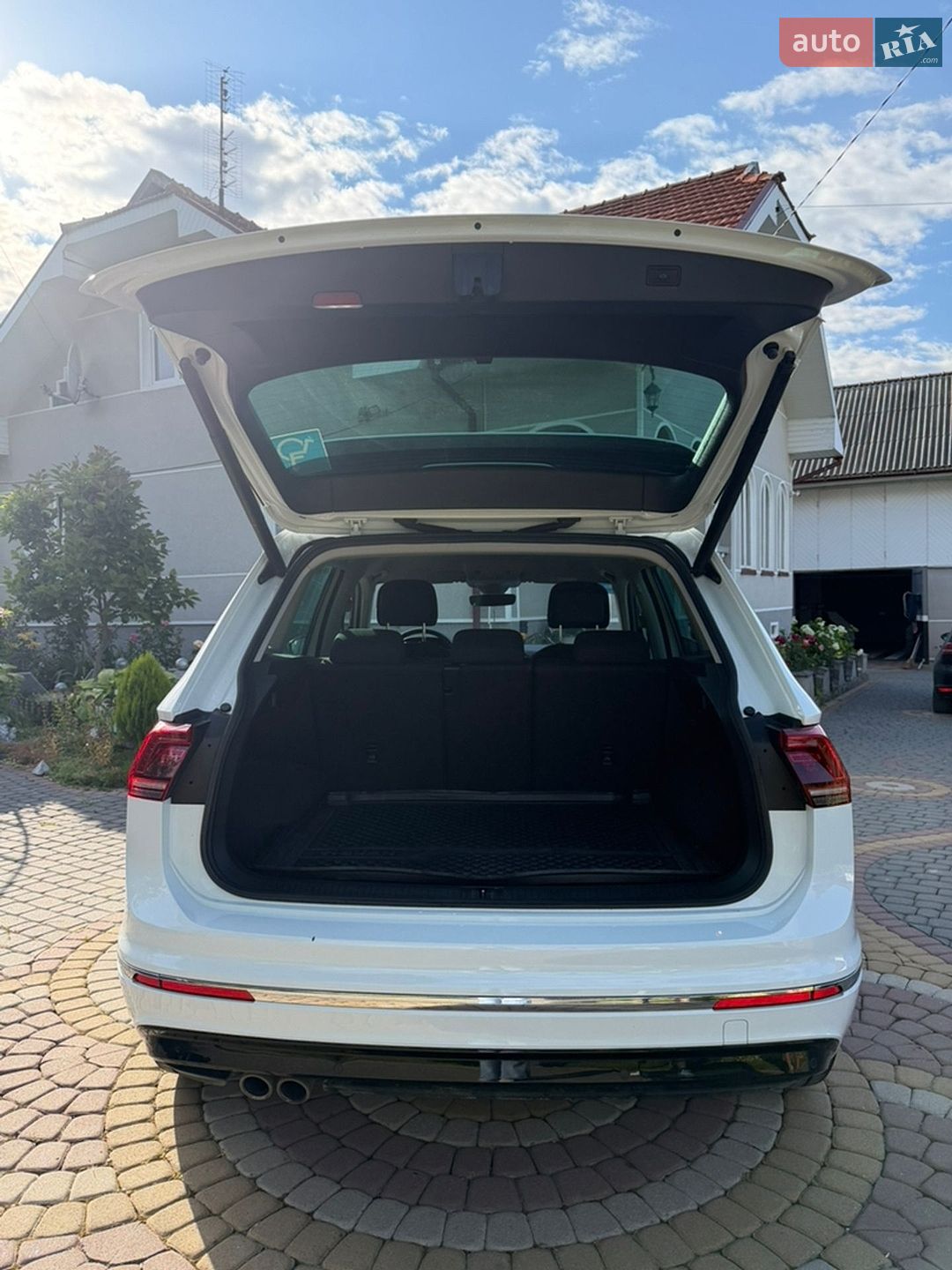 Volkswagen Tiguan 2019 VIN WVGZZZ5NZKW888620 фото оголошення 20 з 48