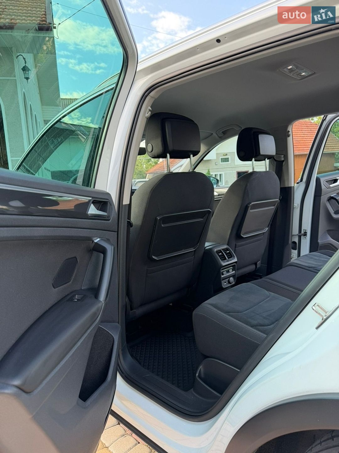 Volkswagen Tiguan 2019 VIN WVGZZZ5NZKW888620 фото оголошення 22 з 48