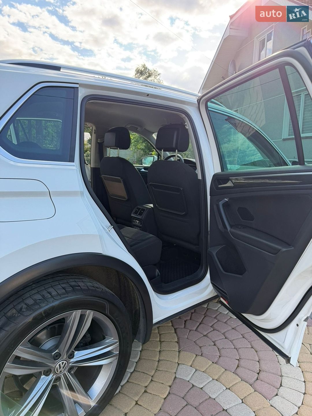 Volkswagen Tiguan 2019 VIN WVGZZZ5NZKW888620 фото оголошення 21 з 48