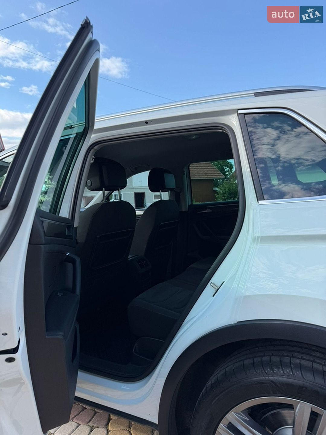 Volkswagen Tiguan 2019 VIN WVGZZZ5NZKW888620 фото оголошення 24 з 48