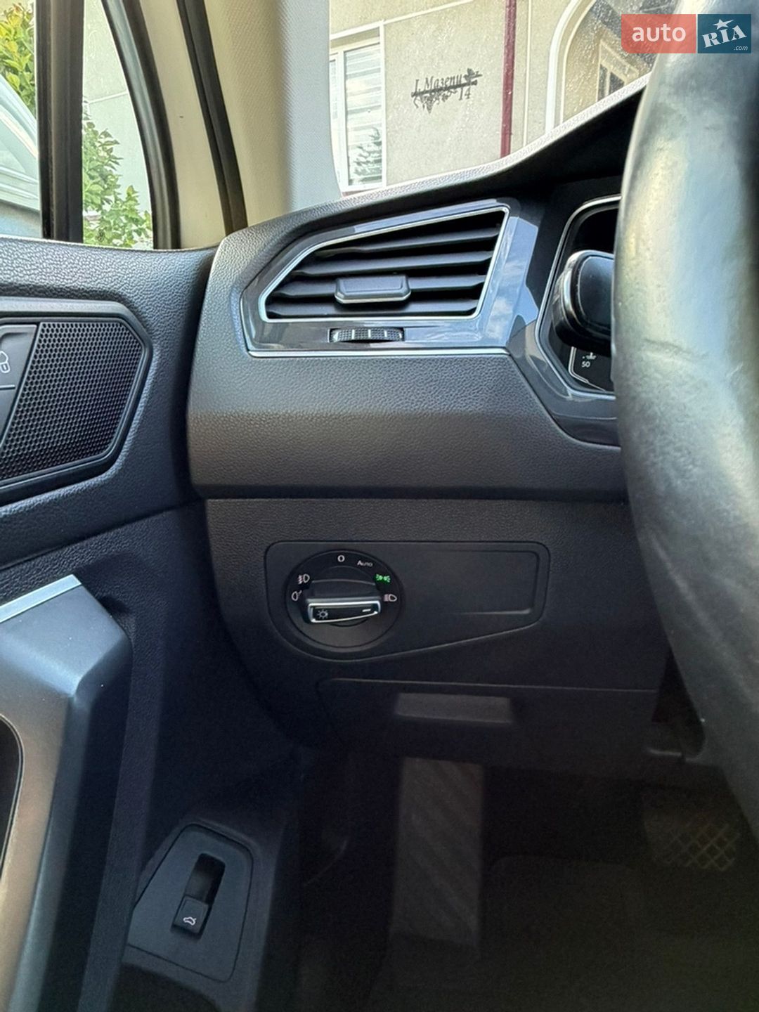 Volkswagen Tiguan 2019 VIN WVGZZZ5NZKW888620 фото оголошення 35 з 48