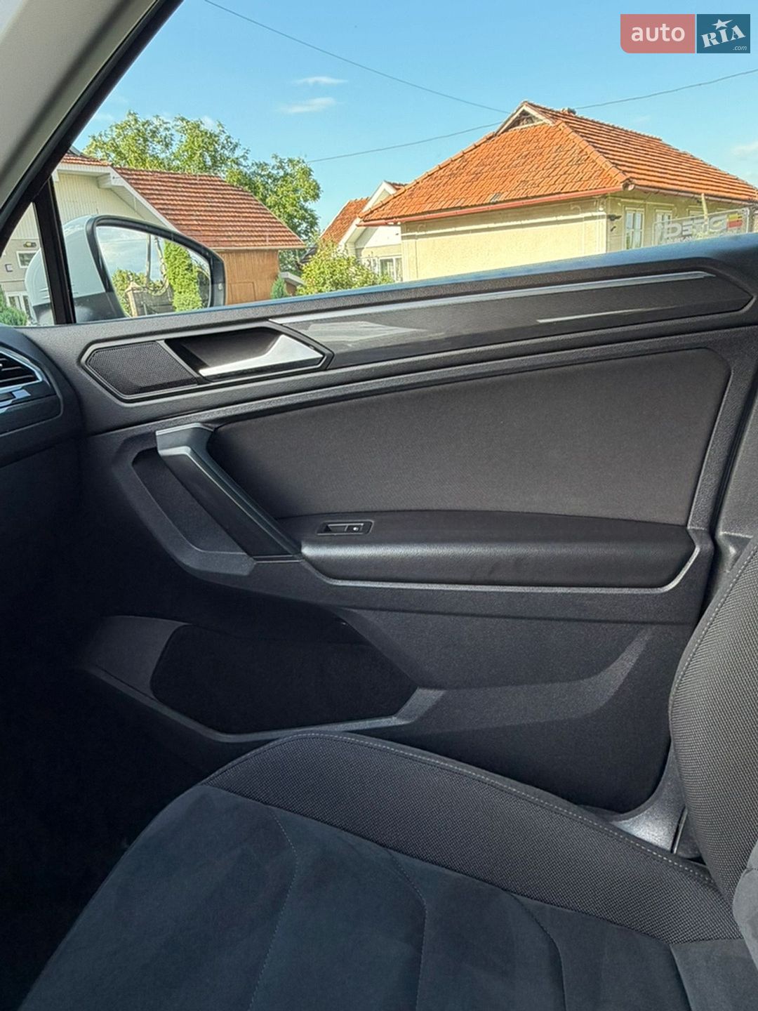 Volkswagen Tiguan 2019 VIN WVGZZZ5NZKW888620 фото оголошення 36 з 48