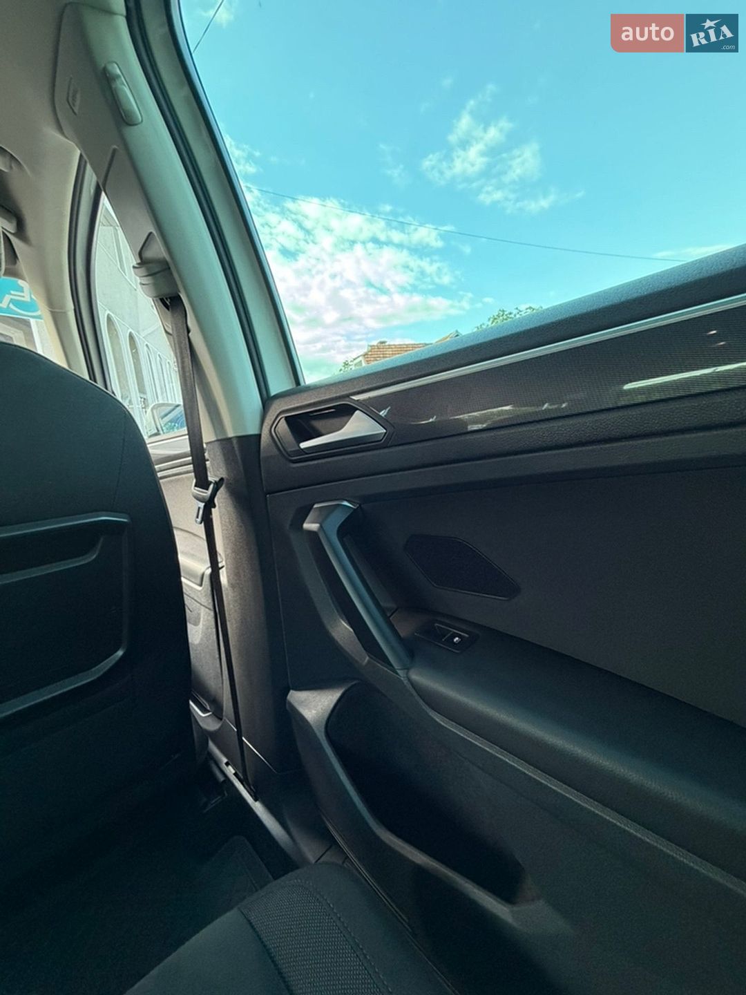 Volkswagen Tiguan 2019 VIN WVGZZZ5NZKW888620 фото оголошення 41 з 48