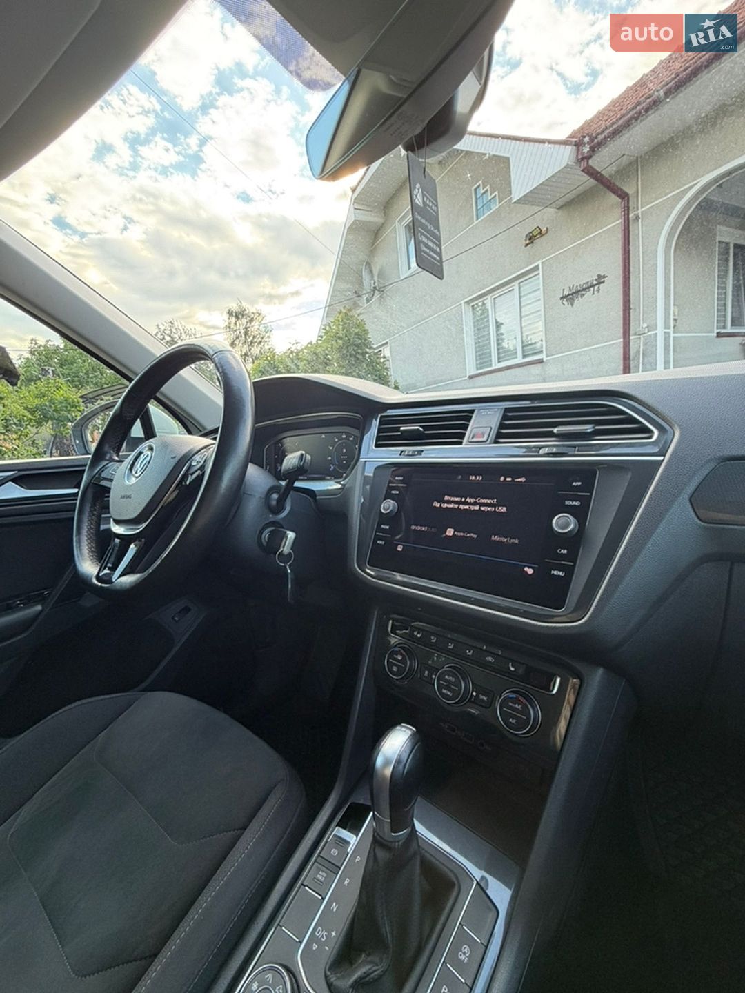 Volkswagen Tiguan 2019 VIN WVGZZZ5NZKW888620 фото оголошення 42 з 48