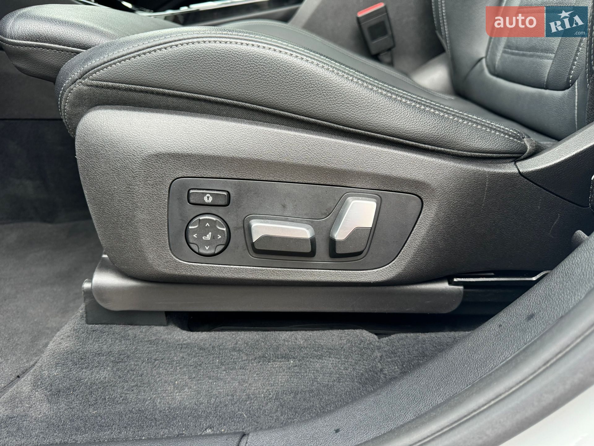 BMW X3 2019 VIN 5UXTS3C55K0Z05545 фото оголошення 38 з 42