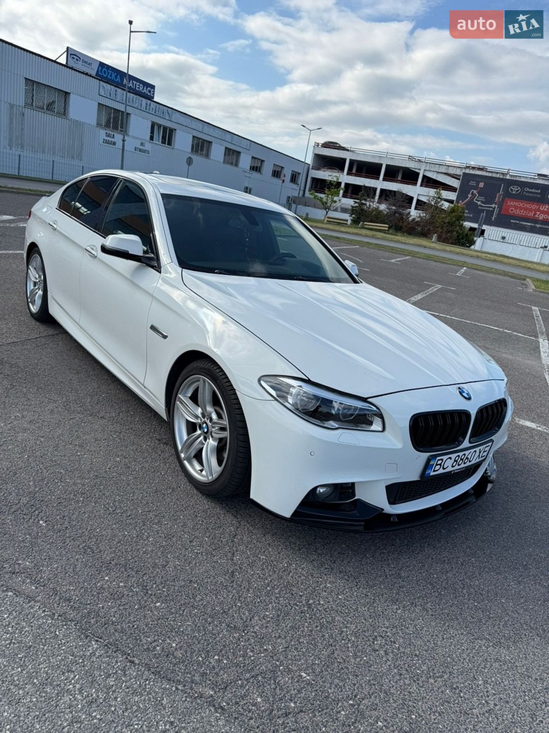 BMW 5 Series 2016 VIN WBAXA5C58GG042513 фото оголошення 3 з 18