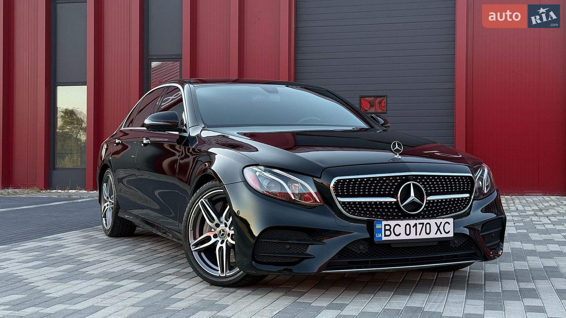 Mercedes-Benz E-Class 2019 VIN WDDZF4JB9KA630275 фото оголошення 4 з 18