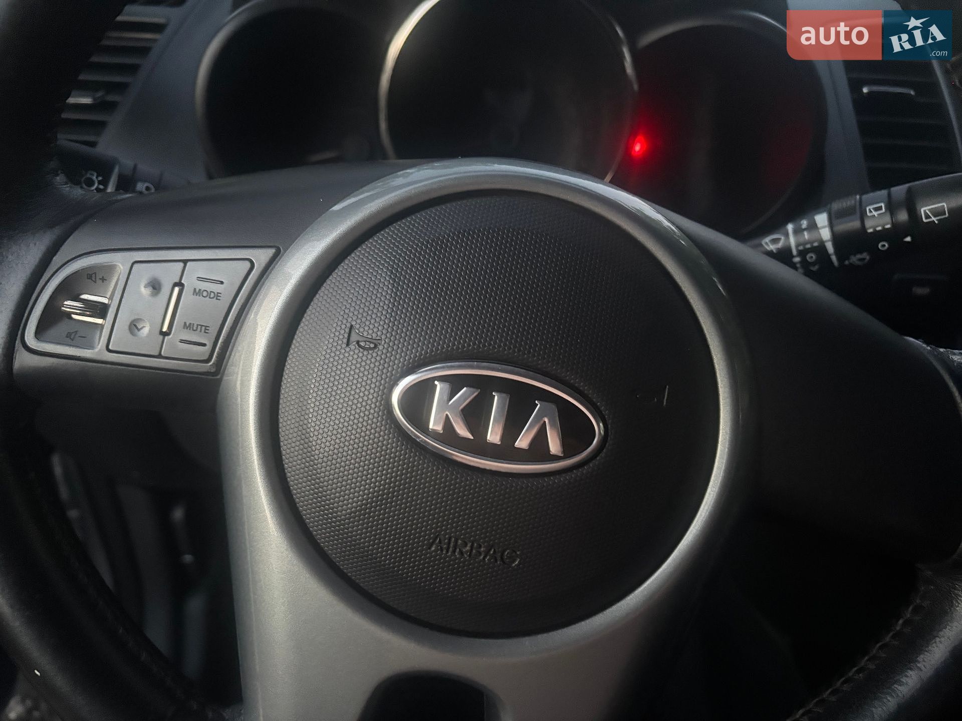 Kia Soul 2010 VIN Y6DJT811BB7719199 фото оголошення 17 з 21