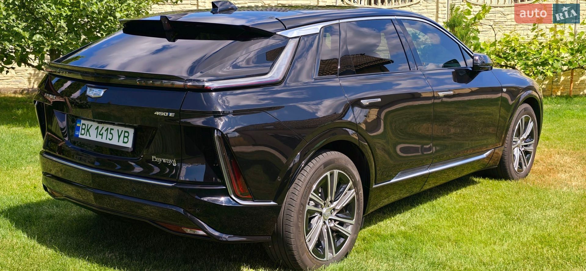 Cadillac Lyriq 2024 VIN 1GYKPPRK1RZ137520 фото оголошення 2 з 56