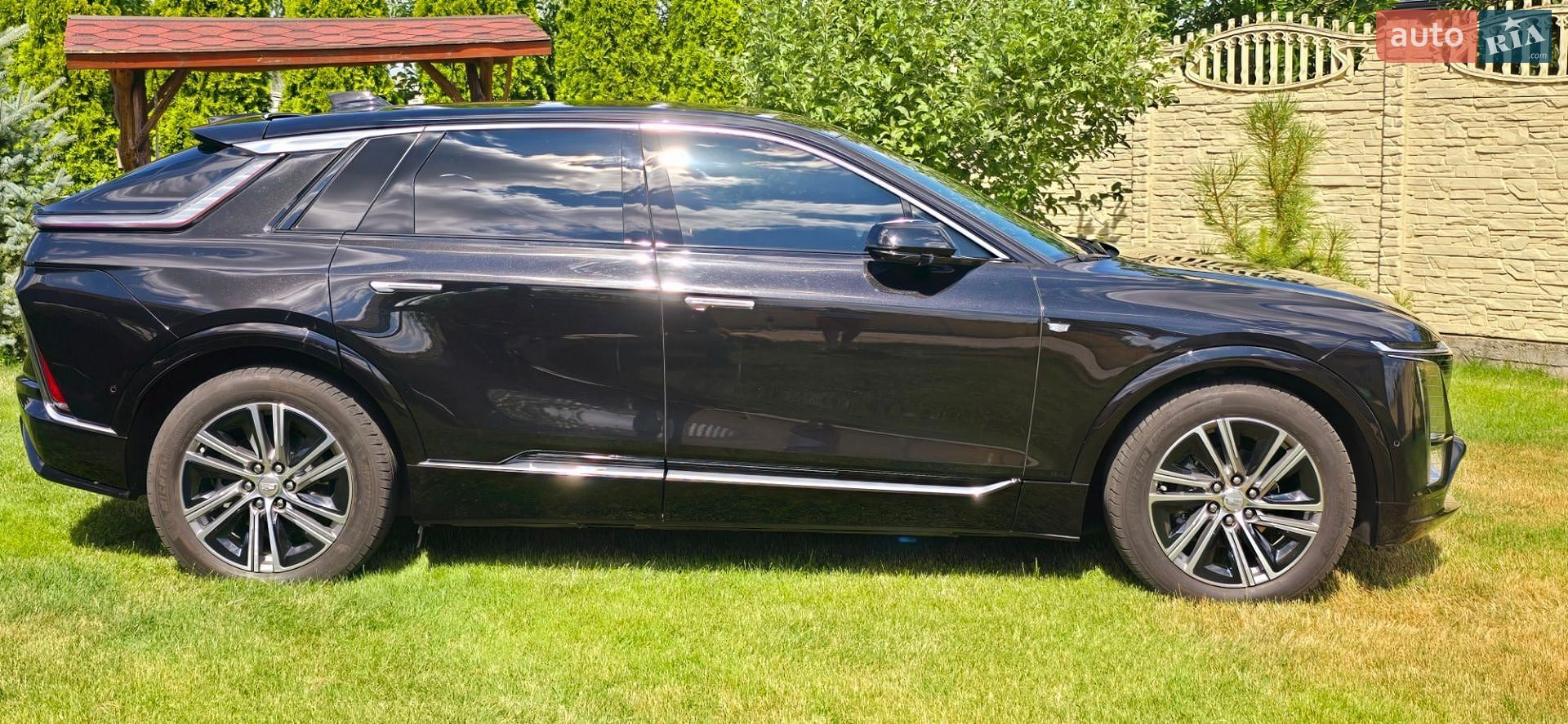 Cadillac Lyriq 2024 VIN 1GYKPPRK1RZ137520 фото оголошення 3 з 56