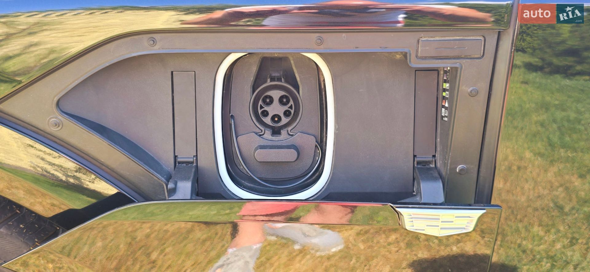 Cadillac Lyriq 2024 VIN 1GYKPPRK1RZ137520 фото оголошення 13 з 56