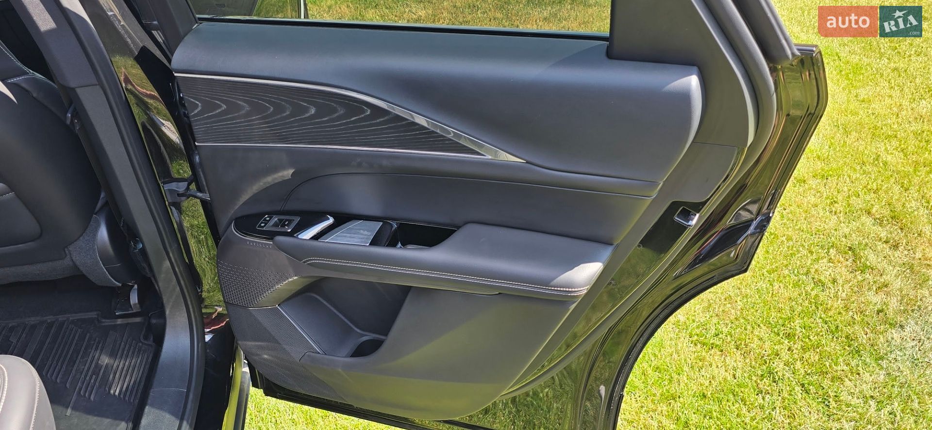 Cadillac Lyriq 2024 VIN 1GYKPPRK1RZ137520 фото оголошення 34 з 56
