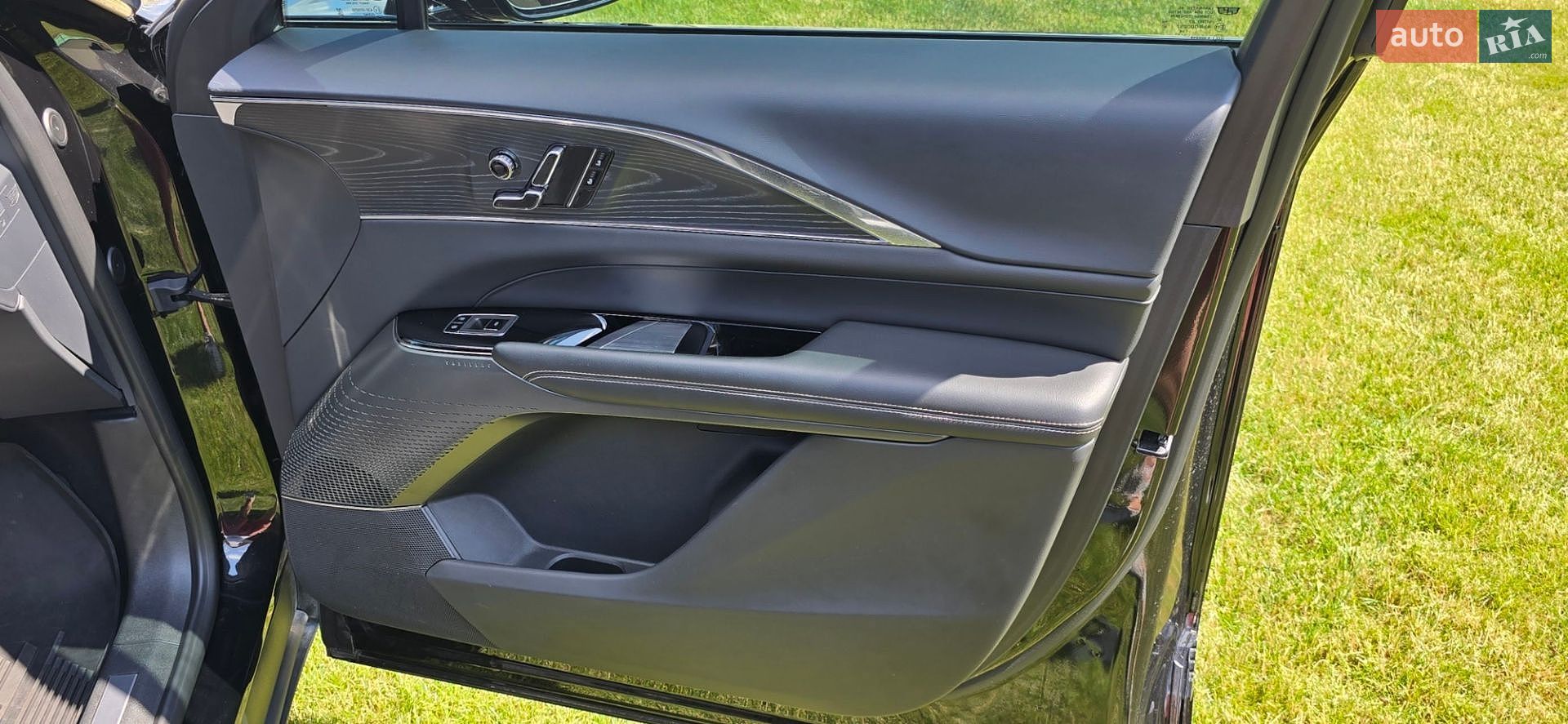 Cadillac Lyriq 2024 VIN 1GYKPPRK1RZ137520 фото оголошення 37 з 56