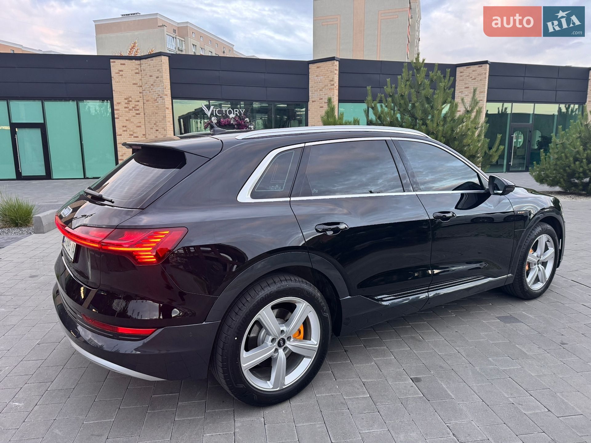 Audi e-tron 2022 VIN WAUZZZGE6NB036786 фото оголошення 8 з 53