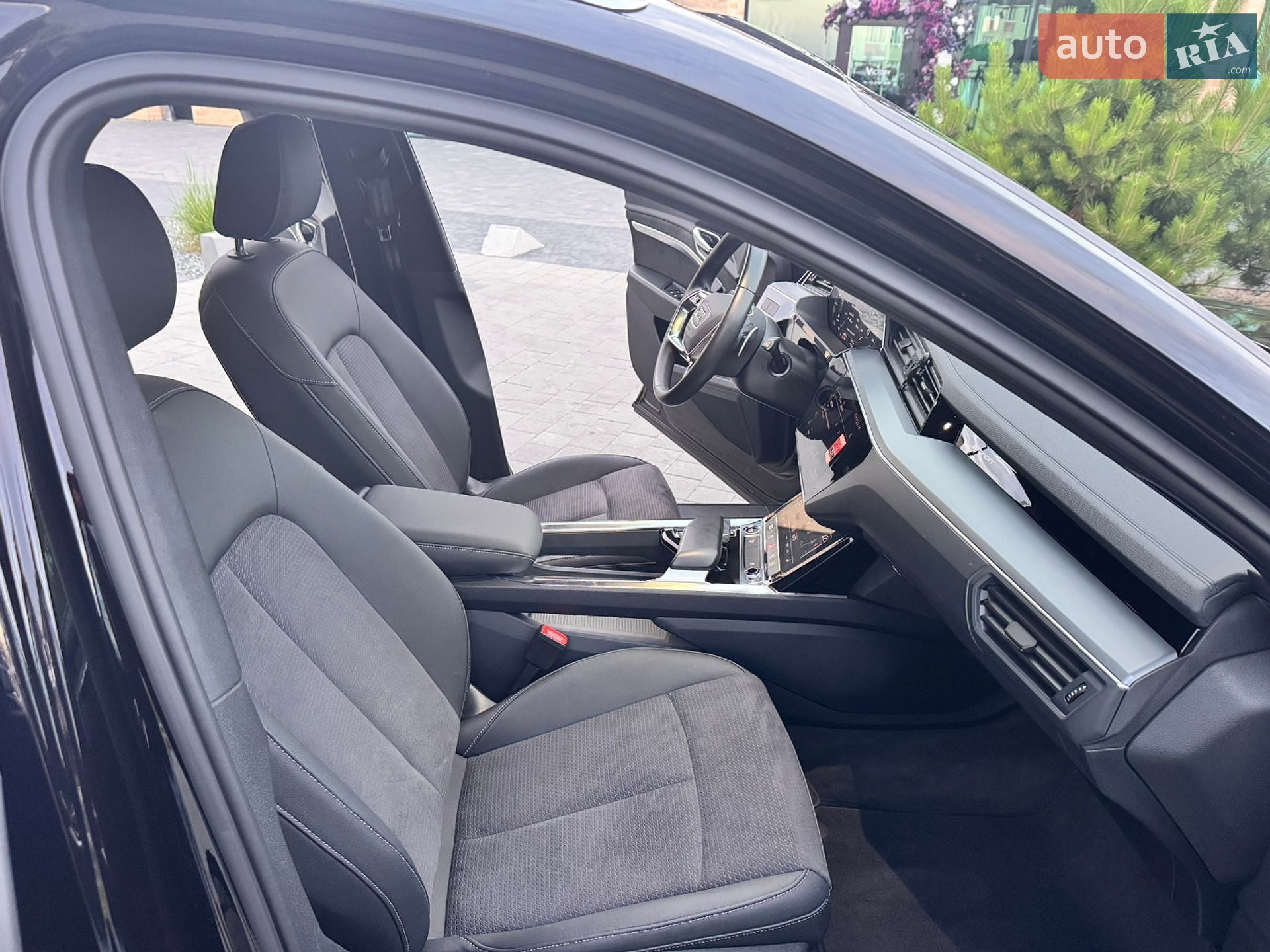 Audi e-tron 2022 VIN WAUZZZGE6NB036786 фото оголошення 35 з 53