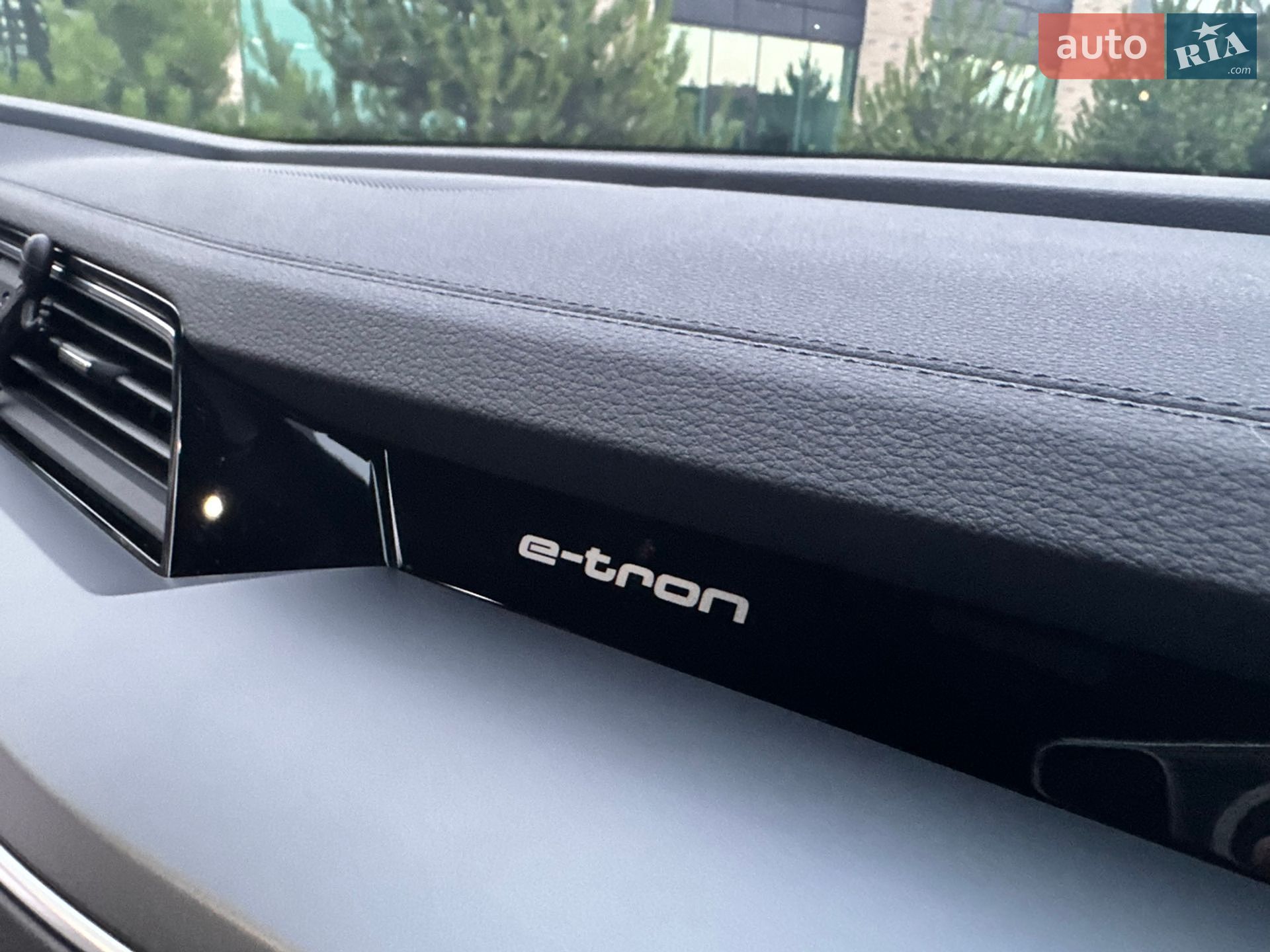 Audi e-tron 2022 VIN WAUZZZGE6NB036786 фото оголошення 39 з 53