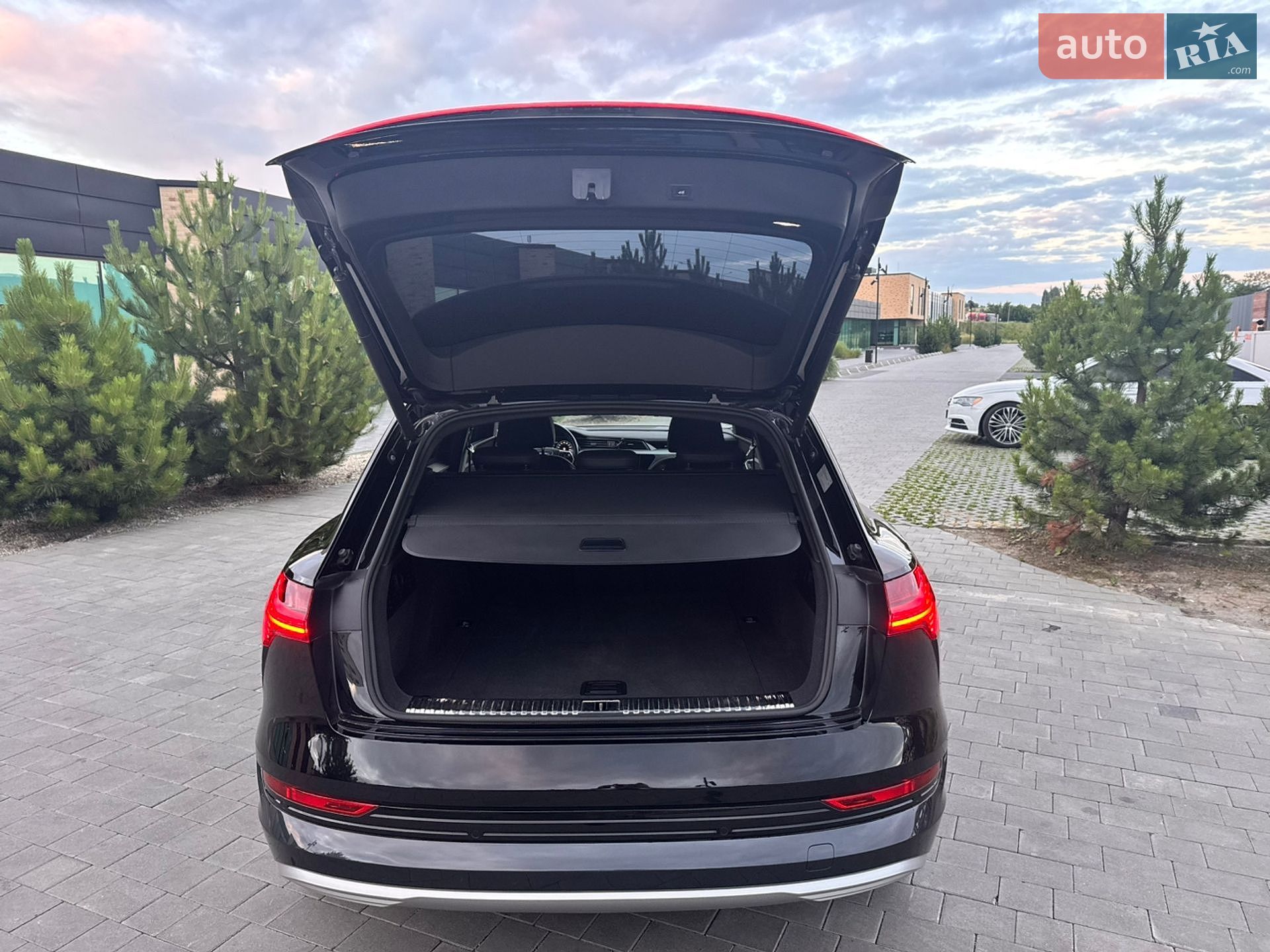 Audi e-tron 2022 VIN WAUZZZGE6NB036786 фото оголошення 16 з 53