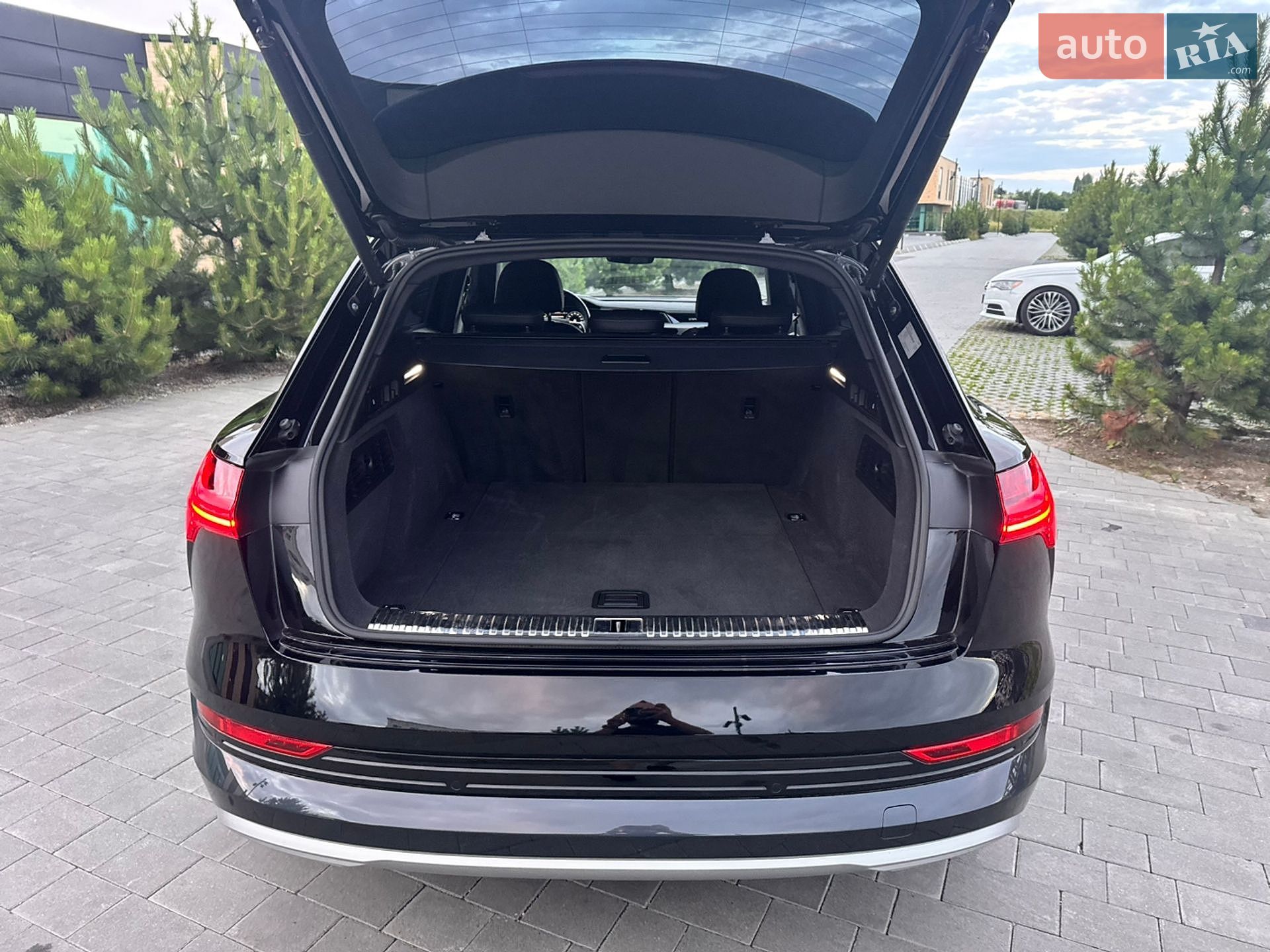 Audi e-tron 2022 VIN WAUZZZGE6NB036786 фото оголошення 17 з 53