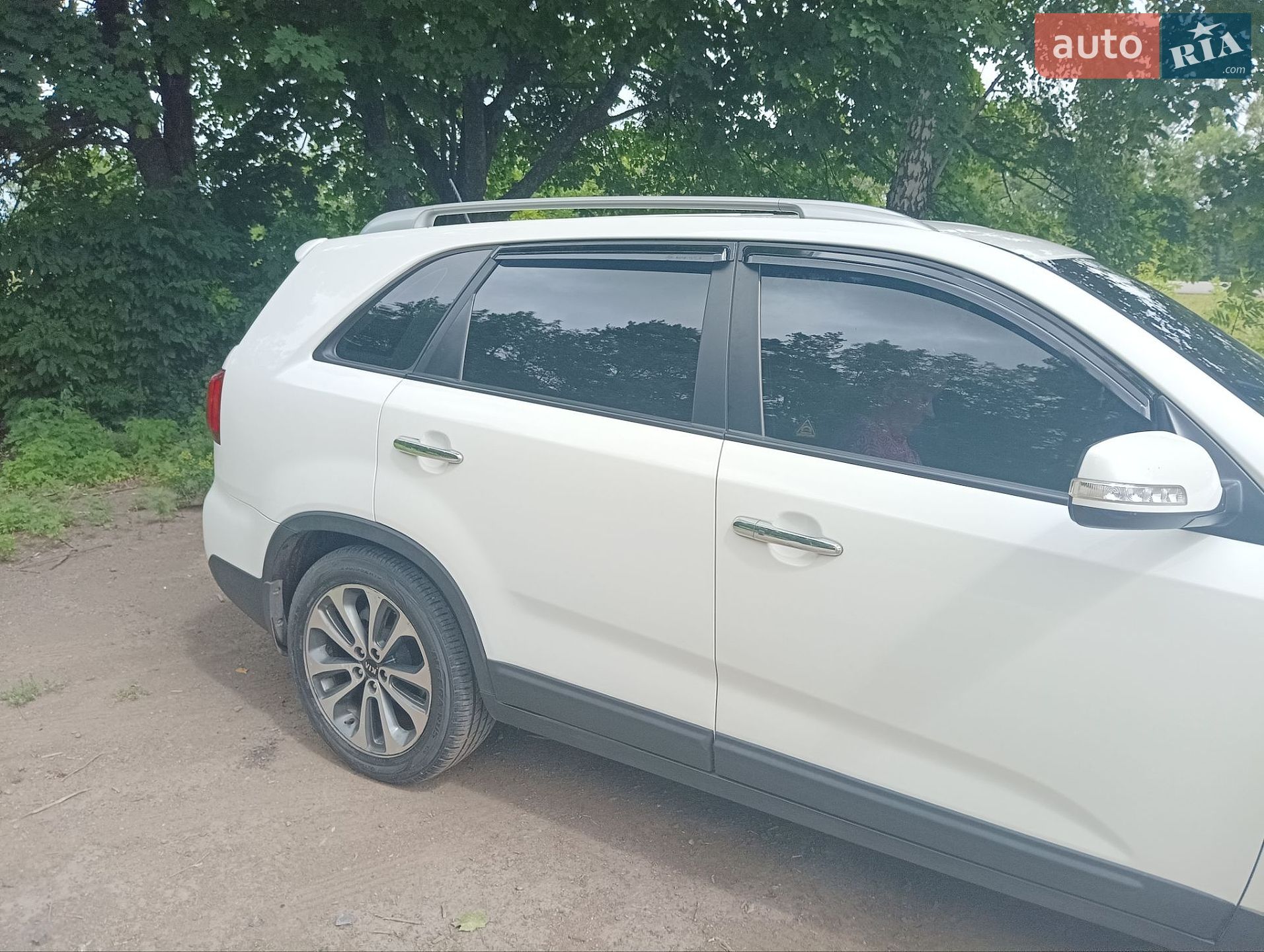 Kia Sorento 2013 VIN KNAKU815BDA404379 фото оголошення 13 з 21