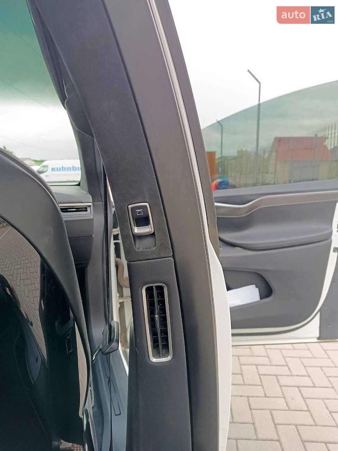 Tesla Model X 2016 VIN 5YJXCAE47GF003075 фото оголошення 21 з 27