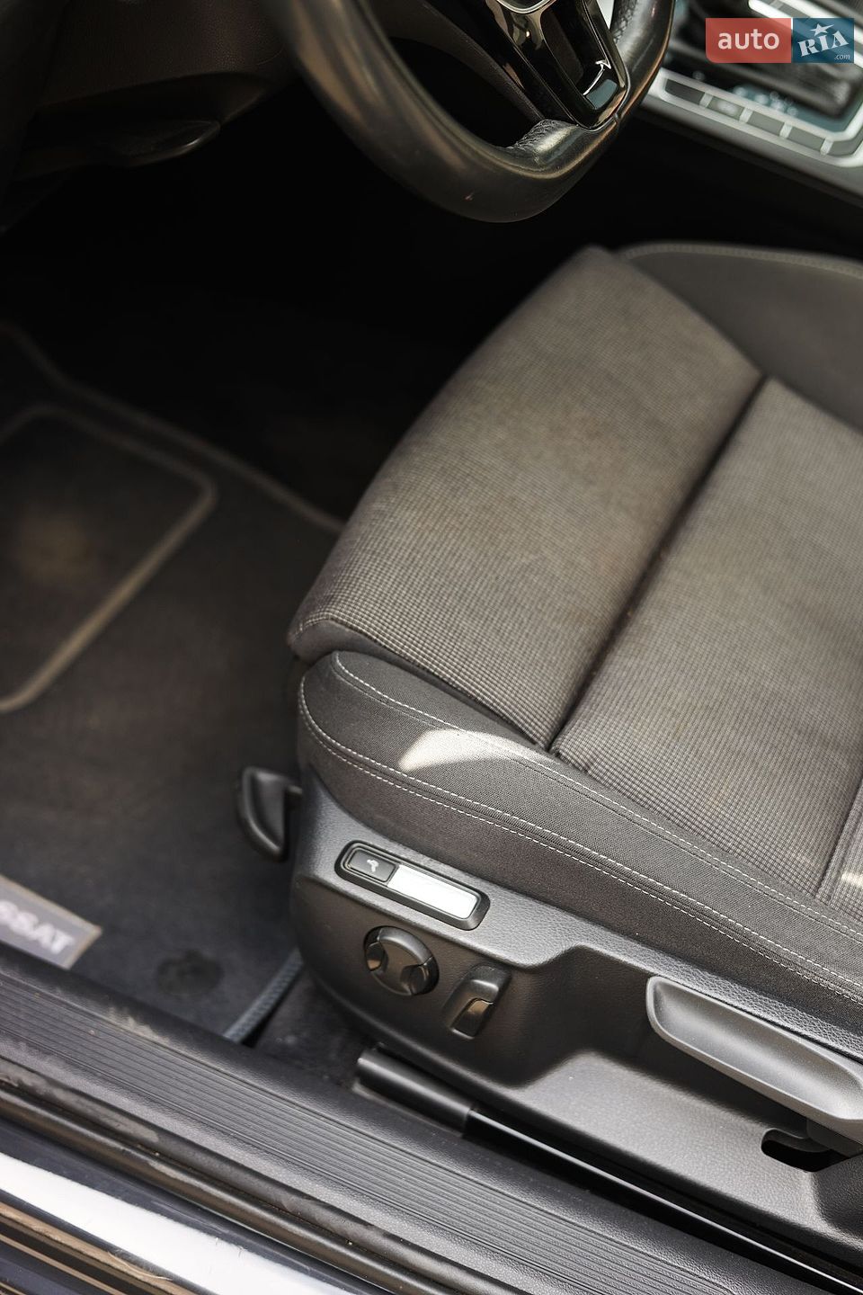 Volkswagen Passat 2016 VIN WVWZZZ3CZHP004209 фото оголошення 23 з 29