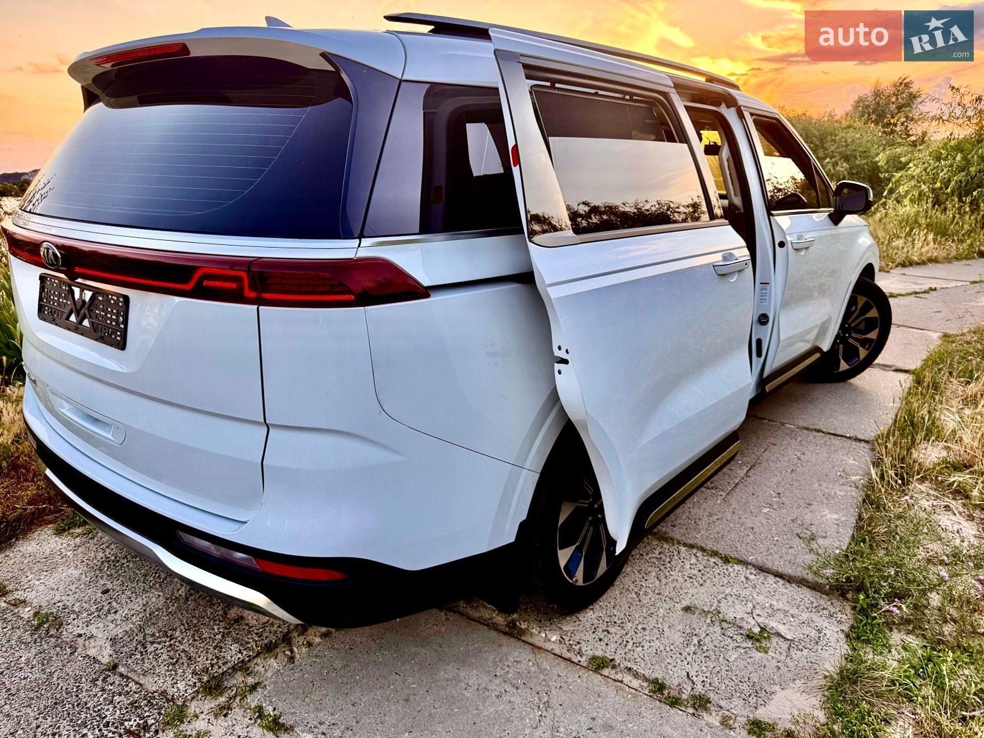 Kia Carnival 2021 VIN KNANE81BBMS012631 фото оголошення 6 з 48