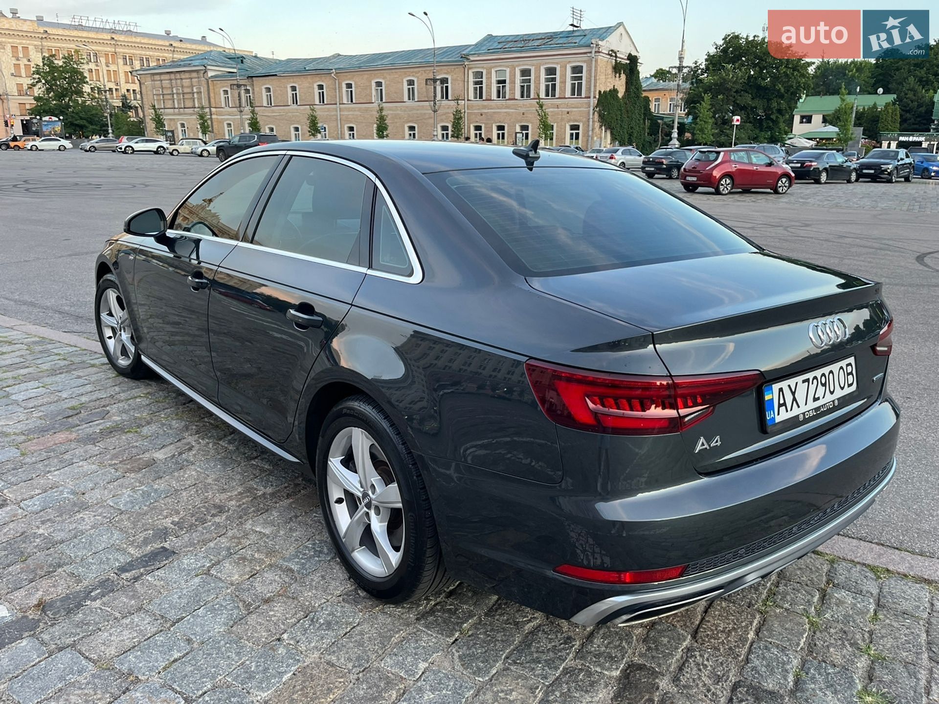 Audi A4 2018 VIN WAUDNAF48KA030893 фото оголошення 3 з 17