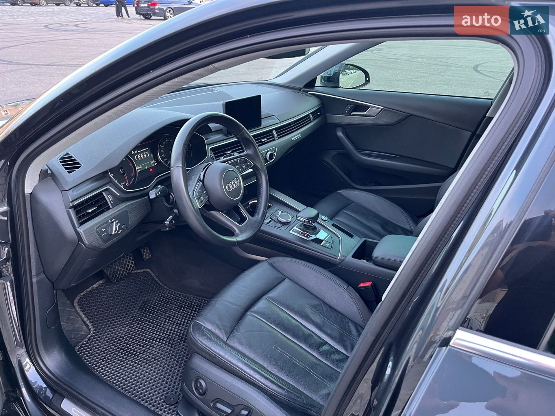 Audi A4 2018 VIN WAUDNAF48KA030893 фото оголошення 12 з 17