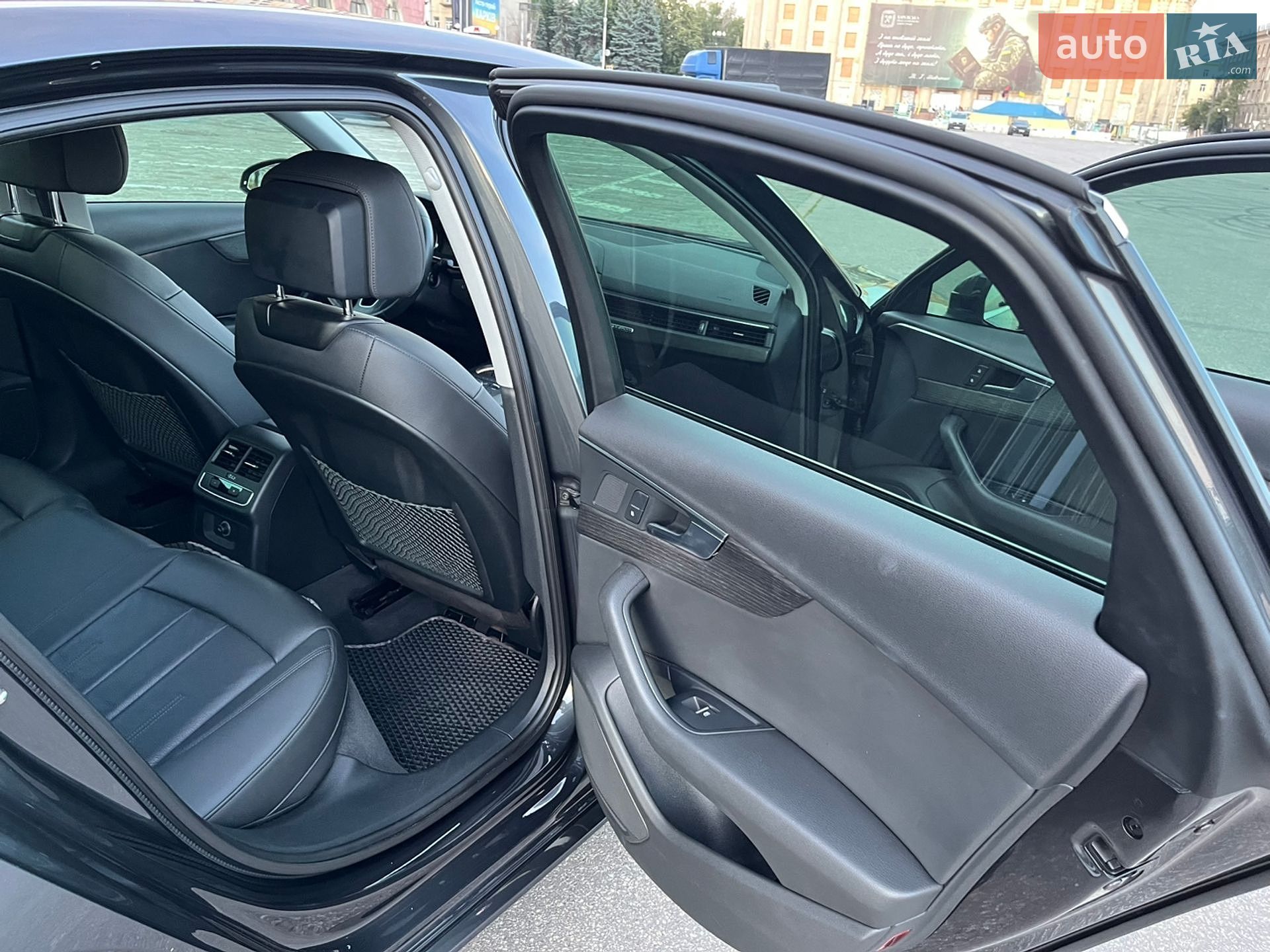 Audi A4 2018 VIN WAUDNAF48KA030893 фото оголошення 14 з 17