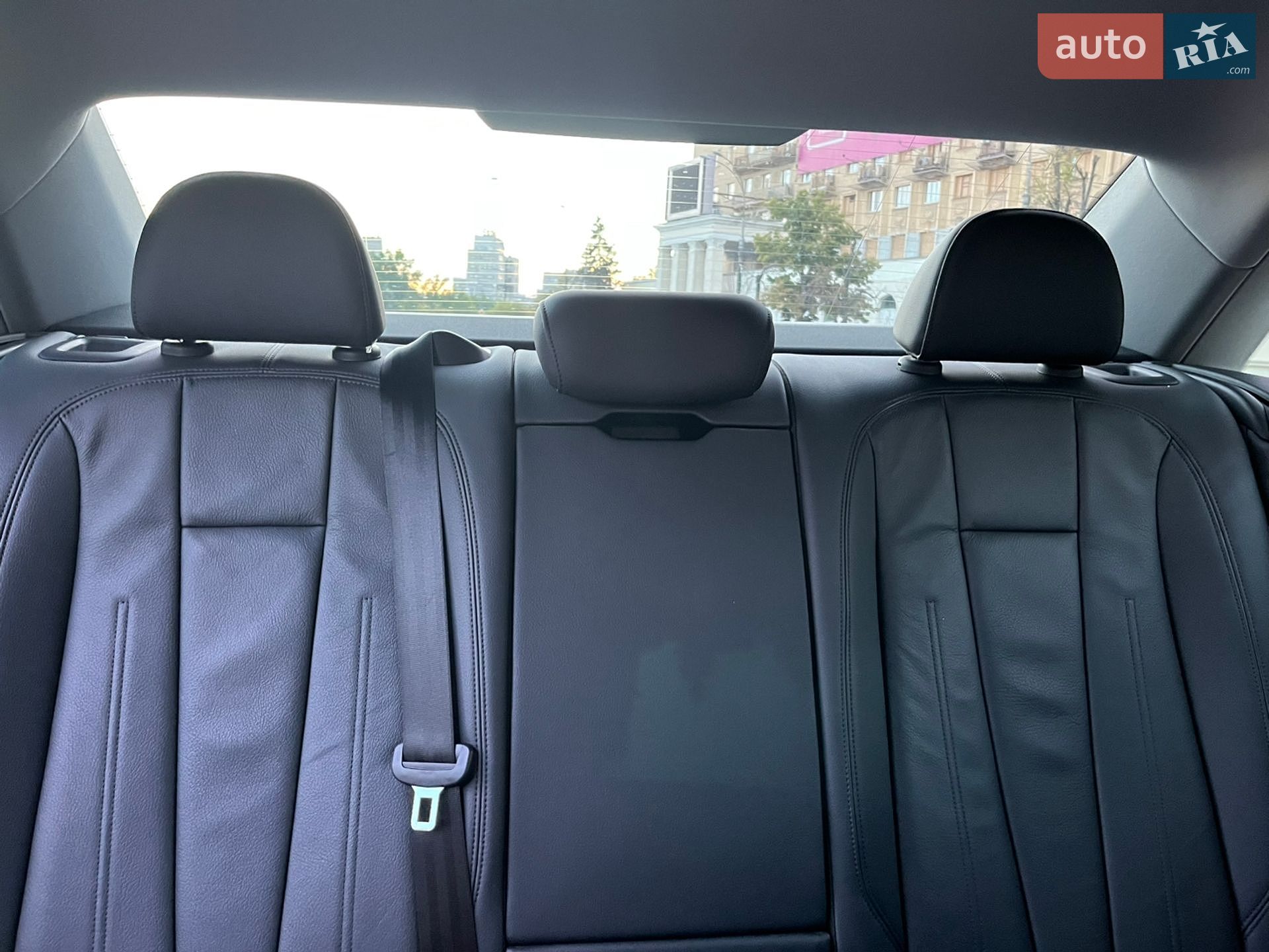 Audi A4 2018 VIN WAUDNAF48KA030893 фото оголошення 15 з 17