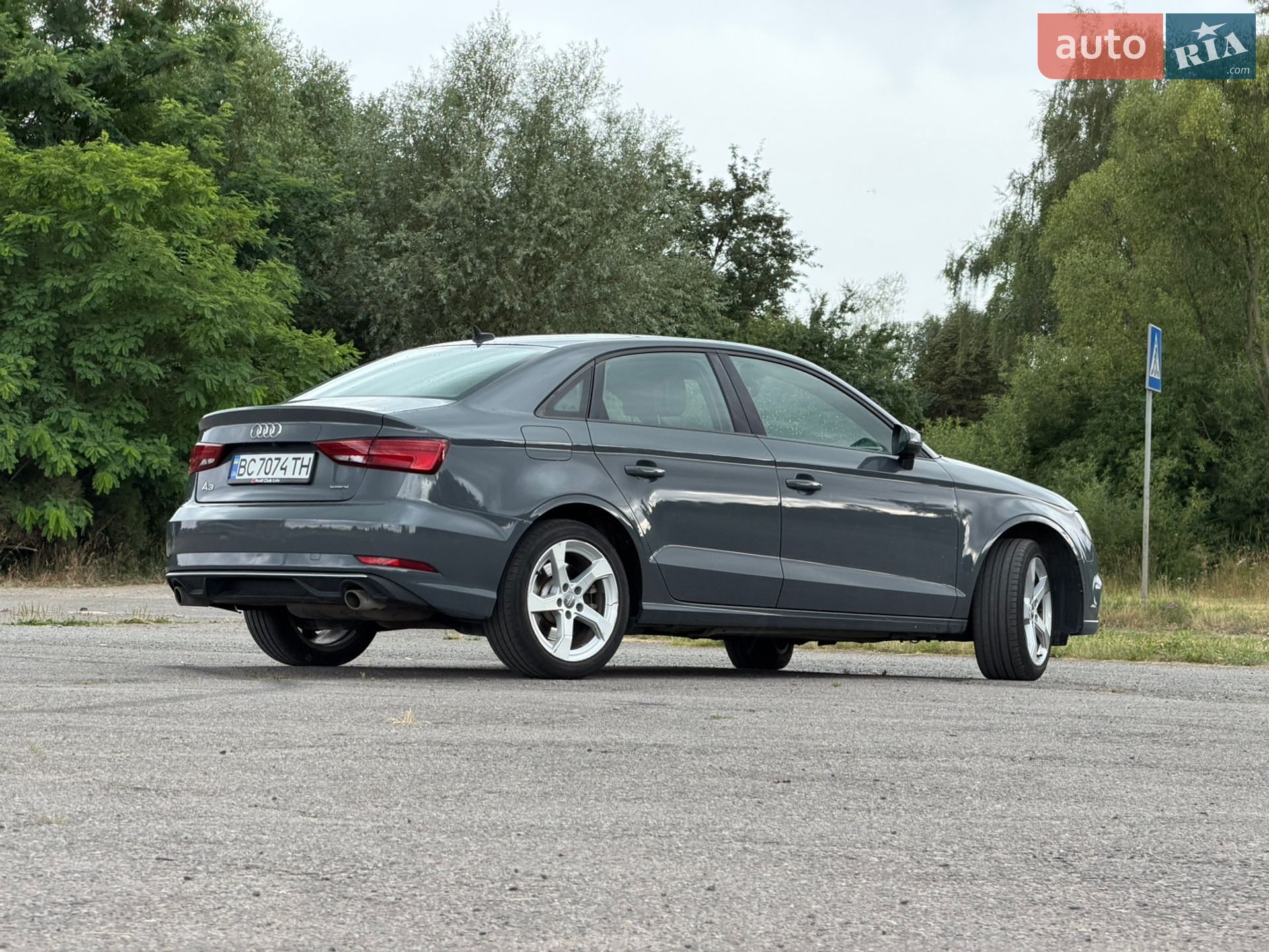 Audi A3 2019 VIN WAUBEGFF8KA082035 фото оголошення 11 з 13