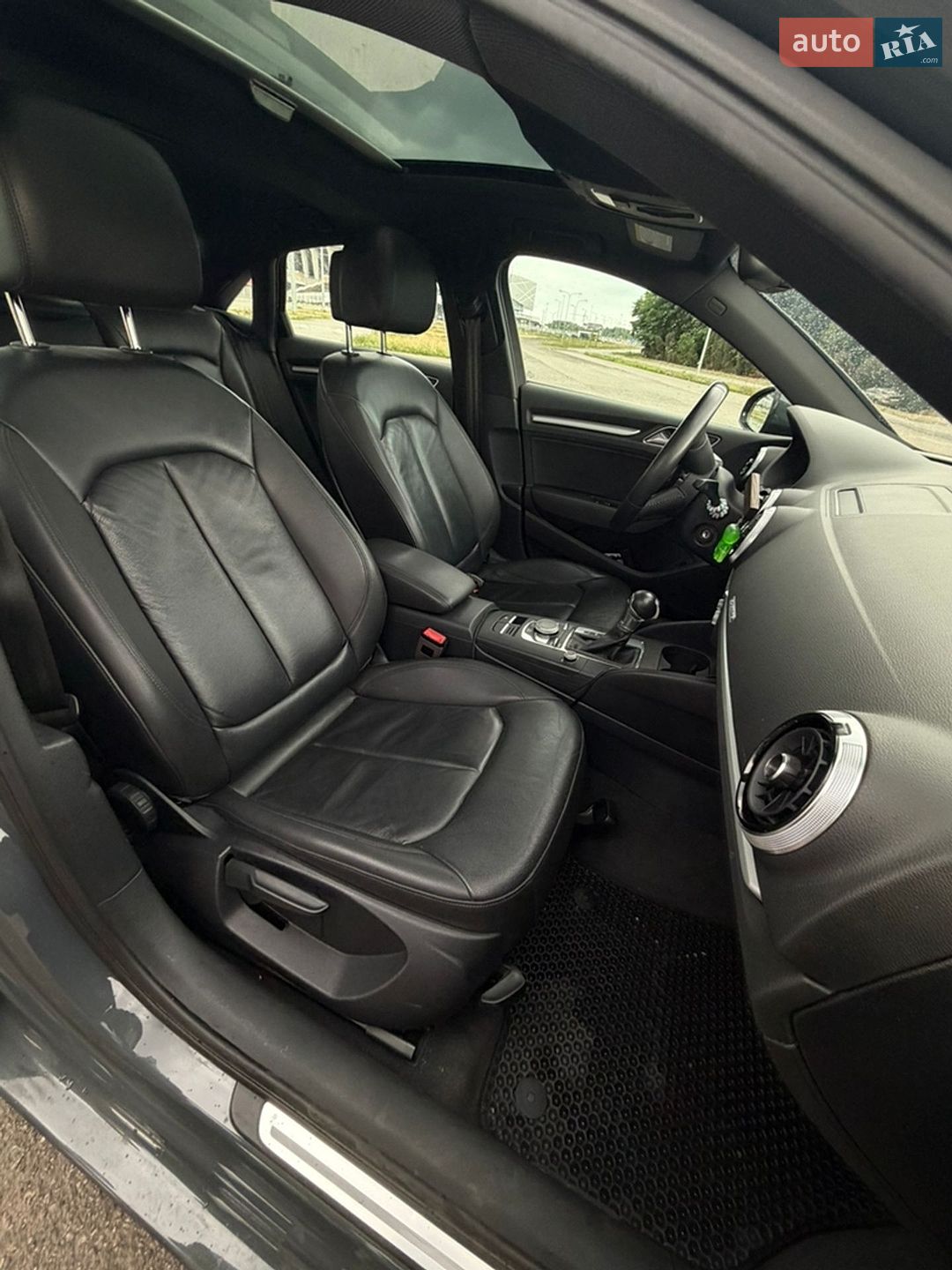 Audi A3 2019 VIN WAUBEGFF8KA082035 фото оголошення 12 з 13
