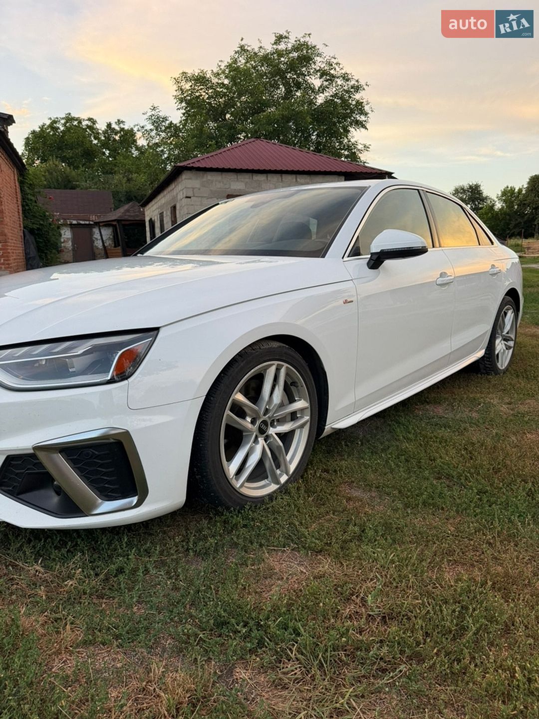 Audi A4 2022 VIN WAUEAAF44NN008645 фото оголошення 4 з 18